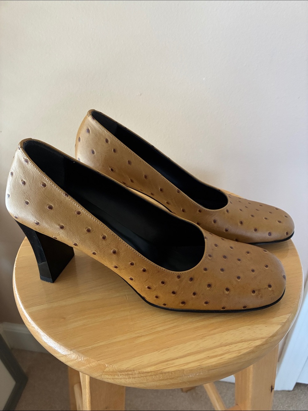 A. Giannetti Tan Ostrich Embossed Leather Pumps with Black Heels Size 7 1/2 M